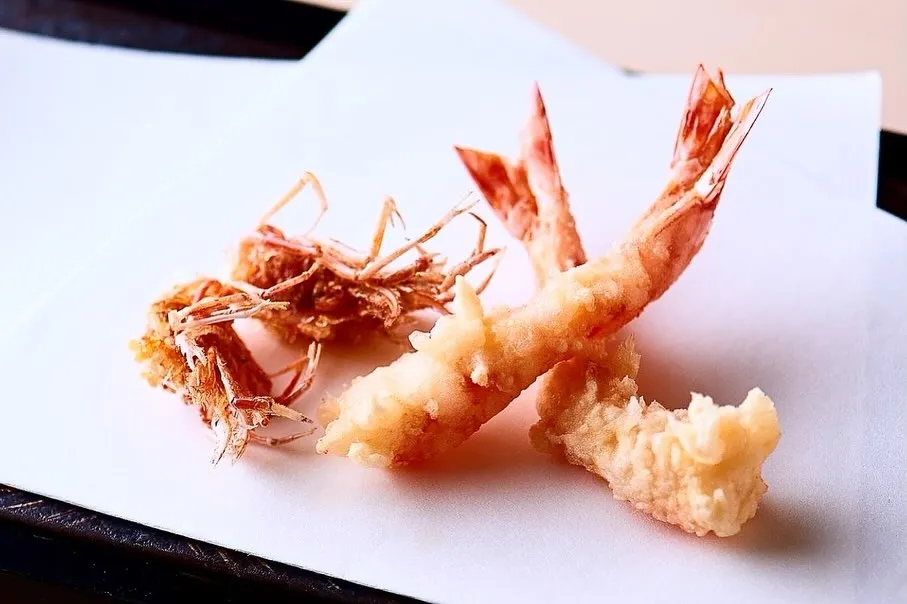 西新宿にある天ぷら専門店、「天秀」です。