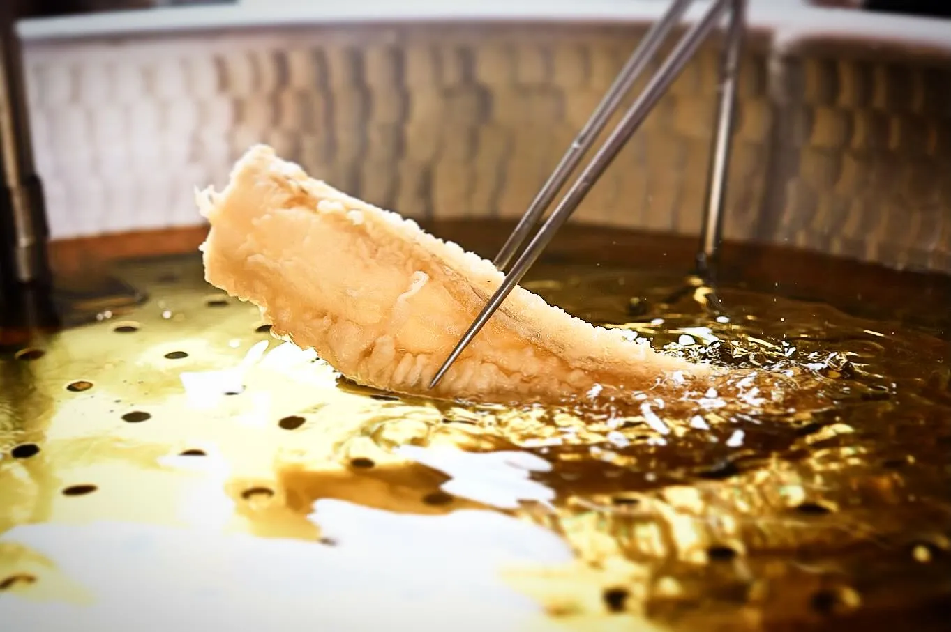 西新宿にある天ぷら専門店、「天秀」です。