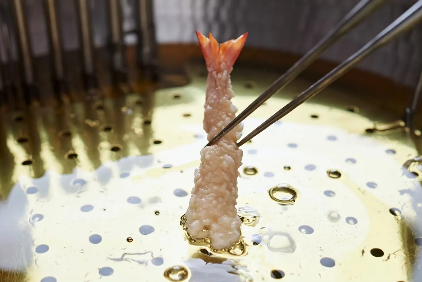 ようこそ、西新宿にある天ぷら専門店「天秀」へ。