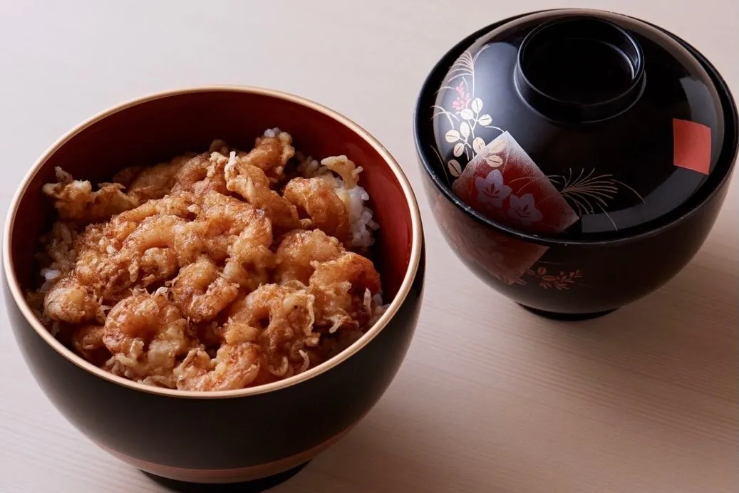 ようこそ、西新宿にある天ぷら専門店「天秀」へ。