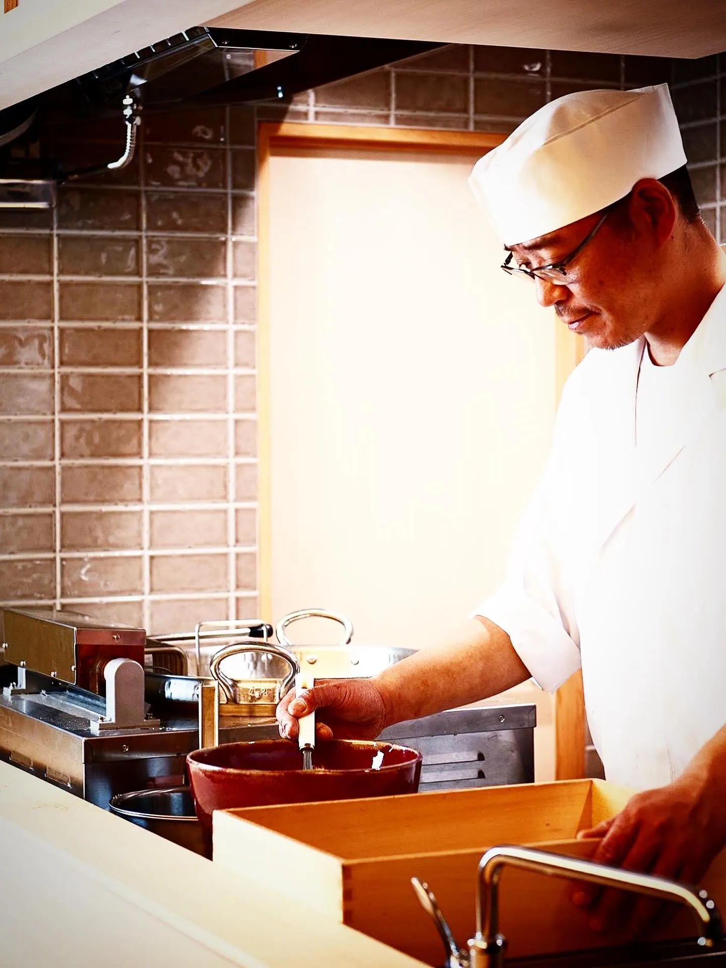 西新宿にあります「天ぷら天秀」でございます。
