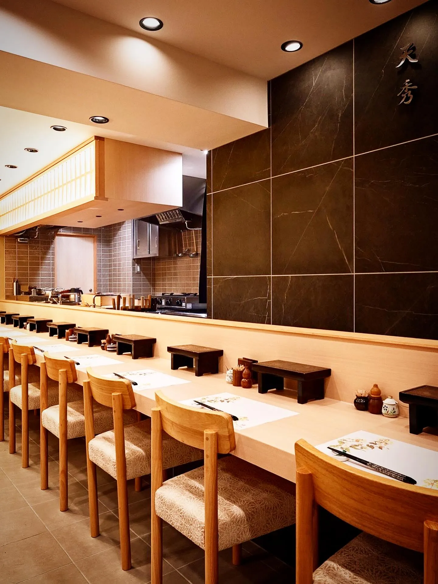 西新宿にあります「天ぷら天秀」でございます。