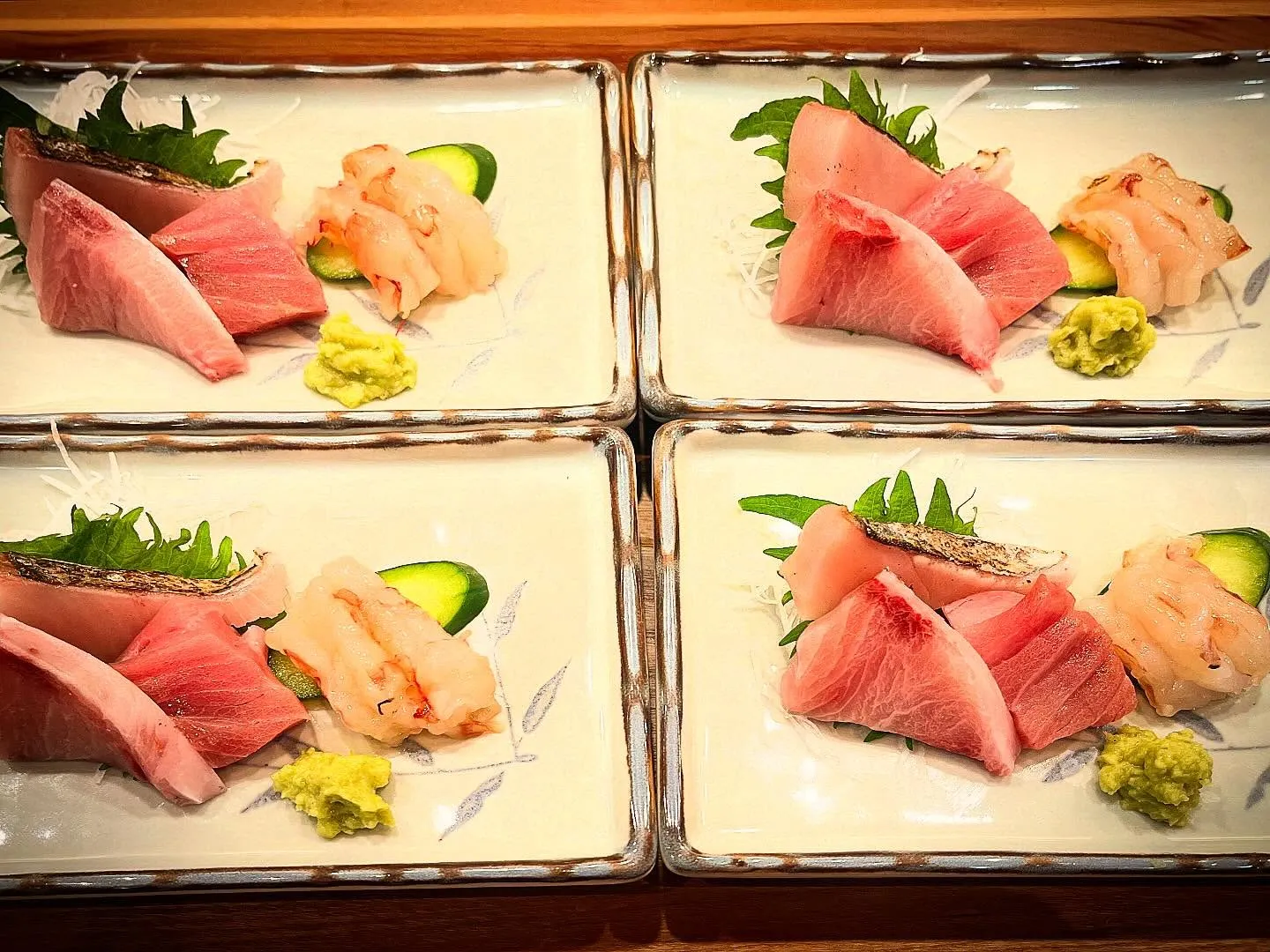 皆様こんにちは、西新宿の天ぷら専門店「天秀」でございます。