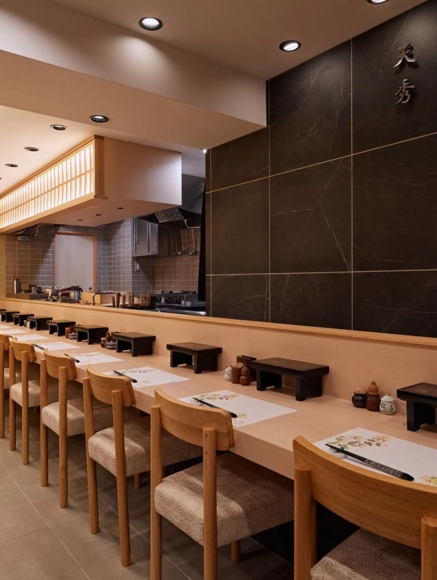 こんにちは、西新宿にある天ぷら専門店「天秀」です。